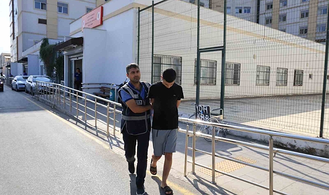 Bir yıl önce meydana gelen cinayetin azmettiricisini dolapta yakalandı