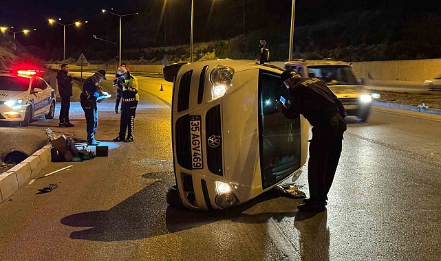 Bordür taşına çarpan otomobil devrildi