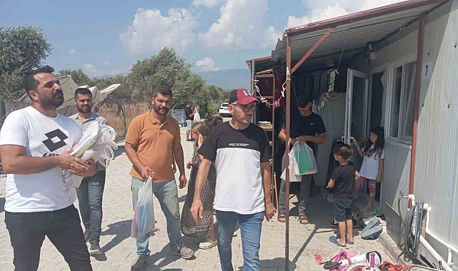 Depremzede çocuklara kırtasiye malzemesi dağıtıldı