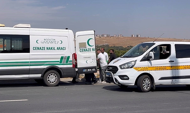 Direksiyon hakimiyetini kaybederek bariyerlere çarparak savrulan motosikletli hayatını kaybetti