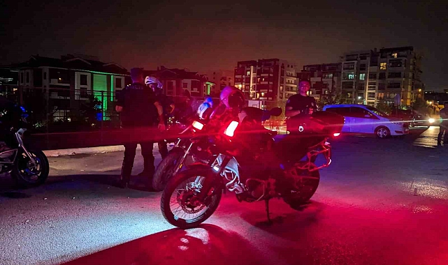 'Dur' ihtarına uymayarak kaçan otomobildeki şahıslar kovalamaca sonucu mısır tarlasında yakalandı