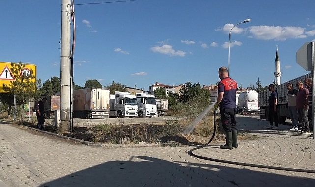 Elektrik direğinde çıkan yangın korku ve paniğe neden oldu