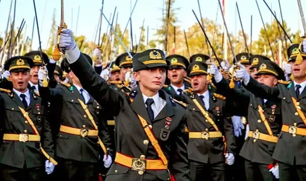 Erdoğan: "Bu kılıçları kime çekiyorsunuz?"