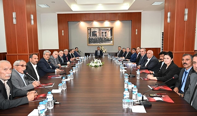 Erzurum Valisi Mustafa Çiftçi, muhtarlarla bir araya geldi