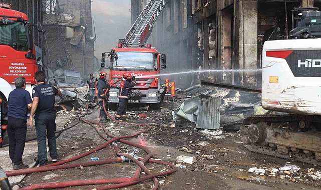 Fabrikadaki patlamada, içeride mahsur kalan bir kişinin yanmış cesedine ulaşıldı