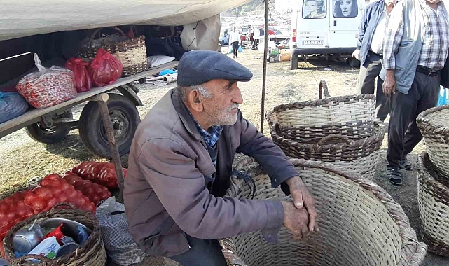 Fındık dallarından ördüğü el emeği göz nuru sepetleri bin liradan satıyor