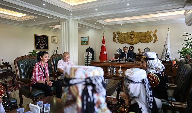 Halk Oyunları Ekibinden Vali Turan’a ziyaret