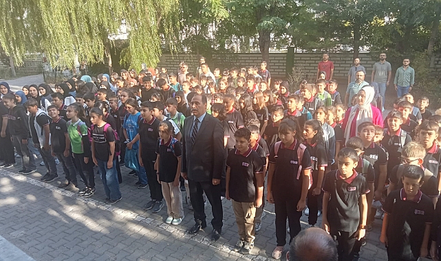 İl Müdürü Gün, Şehit Emin Güner Anadolu İmam Hatip Lisesi ve Ortaokulu’nu ziyaret etti