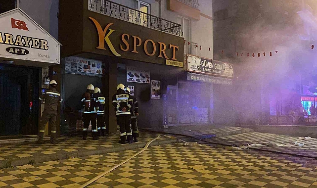İtfaiye ekipleri ayakkabı dükkanında çıkan yangını söndürdü