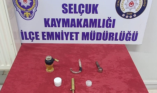 İzmir'in Selçuk'ta zehir tacirlerine operasyonda 4şüpheli yakalandı
