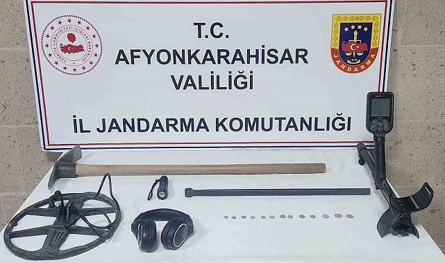 Jandarma ekiplerini görünce kaçmaya çalışan şahıs sikke ve define arama araçlarıyla yakalandı