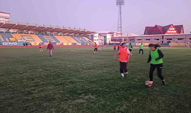 Kadın Futbol Takımı, 2. Lig'e hazırlanıyor