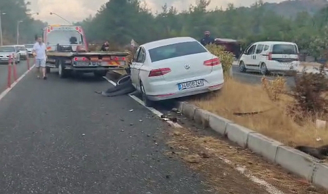 Kafa kafaya çarpışan 2 otomobil hurdaya dönerken, kazada yaralanan olmadı