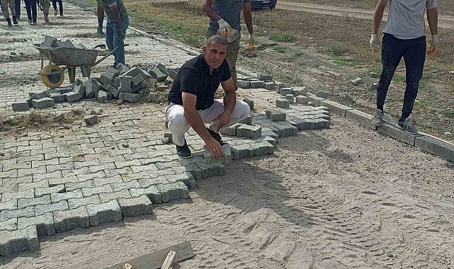 Kars'ın Kağızman ilçesinde köy yollarına parke taşı yapılıyor