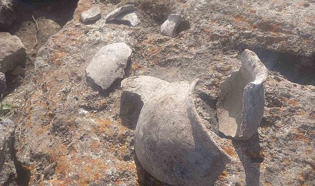 Kars'ta Define avcıları bir çok noktayı delik deşik etti