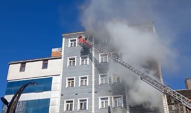 Kars'ta kent merkezinde bulunan bir otelde yangın çıktı