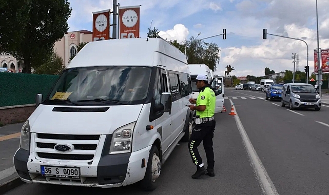 Kars'ta öğrencilerin güvenliği için okul servisleri ve çevreleri denetlendi