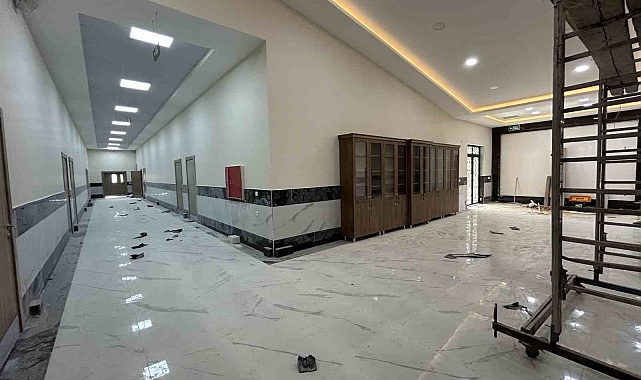 Kaybettiği eşinin ve 2 evladının anısını yaşatmak için okul yaptırdı