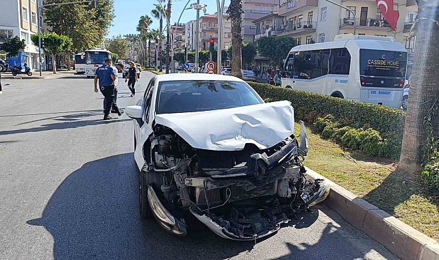 Kırmızı ışık ihlali feci kazaya sebep oldu