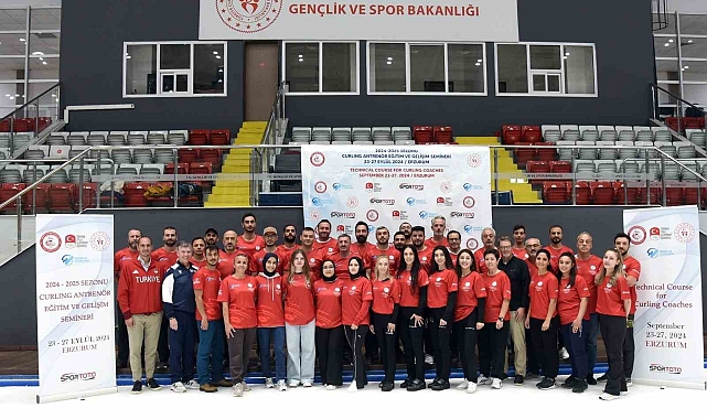 Levent Çakmur, düzenlenen 'Curling Antrenör Eğitim ve Gelişim Semineri'ni ziyaret etti