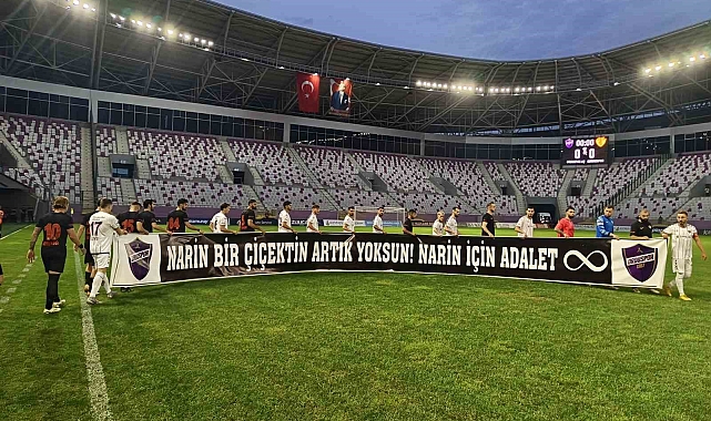 Maç öncesi 'Narin' pankartı