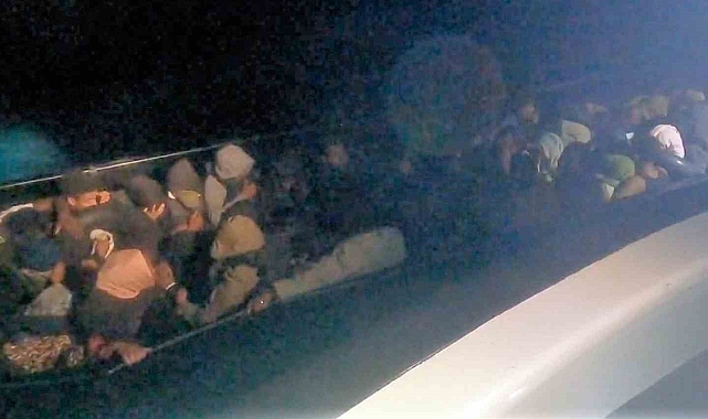 Marmaris'ten İtalya'ya giden yelkenli teknede 40 düzensiz göçmen ve 5 göçmen kaçakçısı yakalandı