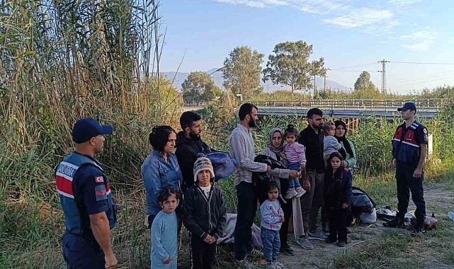 Menderes Nehri'ndeki sazlık alana gizlenen 13 düzensiz göçmen yakalandı