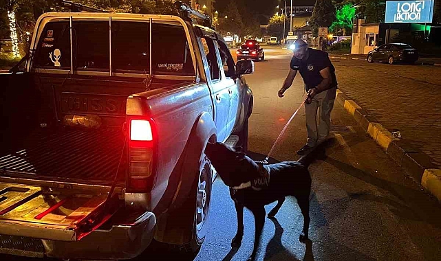 Narkotik köpeği Ivan gece mesaisinde