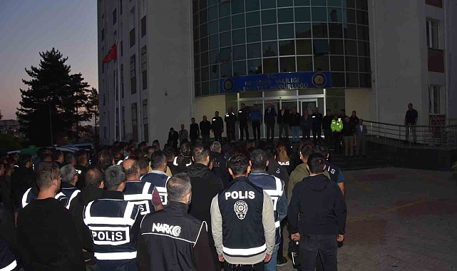 Nevşehir'de narkotik operasyonunda 50 şahsa ait 51 adrese eş zamanlı operasyon düzenlendi