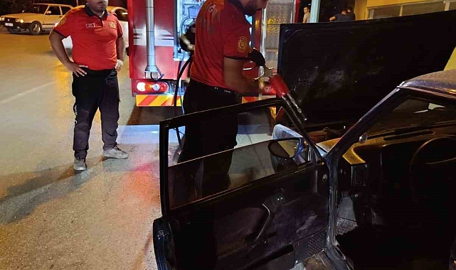 Niğde'de Seyir halindeki aracın motor kısmında yangın çıktı