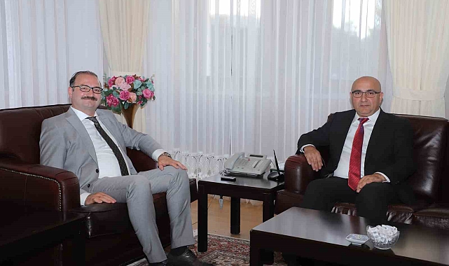 Nuru Guliyev'den Rektör Hacımüftüoğlu'na hayırlı olsun ziyareti