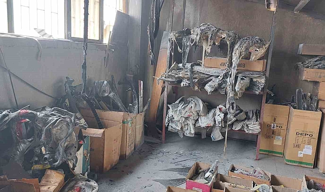 Oto sanayi sitesindeki yedek parça satış dükkanında çıkan yangın maddi hasara neden oldu