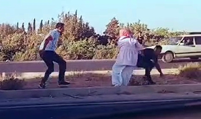 Otobüs şoförü, otomobil sürücüsüne bıçakla saldırdı