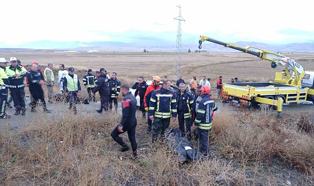 Otomobil su kanalına uçtu, iki kişi hayatını kaybetti