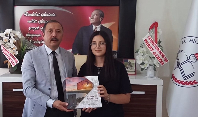 "Resim, Şiir Kompozisyon" yarışmalarında dereceye giren öğrenciye hediye verildi