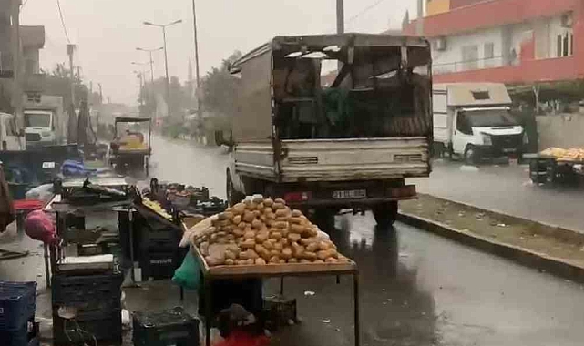 Sağanak yağış hayatı olumsuz etkiledi