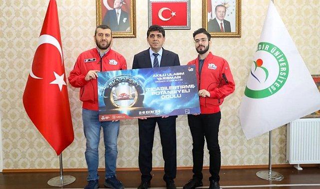 Şampiyonlar Ligi Etabına Kalan “Teknobus" Takımı, Başarılarını Rektör Alma İle Paylaştılar!