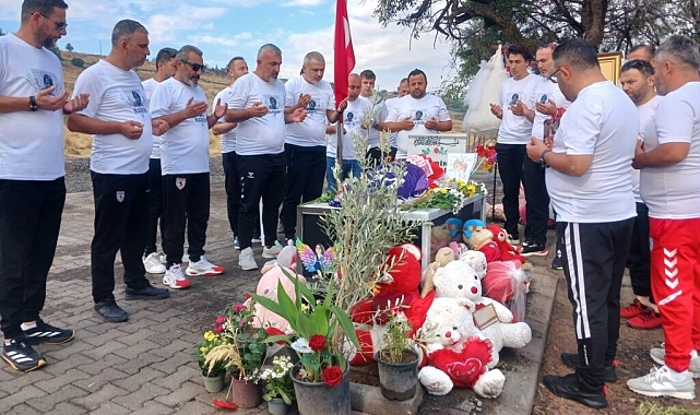 Samsunspor taraftarları Narin Güran'ın mezarını ziyaret etti