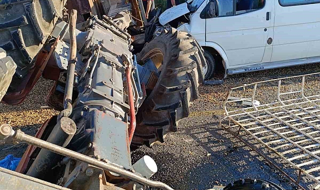 Şanlıurfa'da tarım işçilerini taşıyan minibüs traktörle çarpıştı