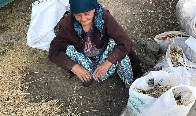 "Sokakları evini temizler gibi temizliyor"