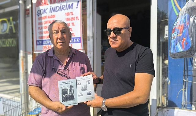 Sözer Akyıldırım “Yüzyılın Hikayesi Türkiye Tarihi” iki ciltlik kitabını gazeteci Serdar Ünsal’a armağan etti