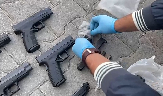 Şüpheli araçta 15 tabanca ele geçirildi