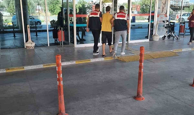 Terör örgütü üyesi İzmir'de yakalandı