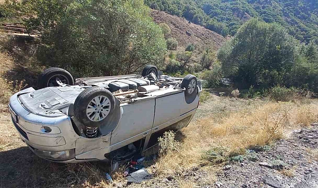 Tunceli'de sürücüsünün direksiyon hakimiyetini kaybettiği otomobil ters döndü