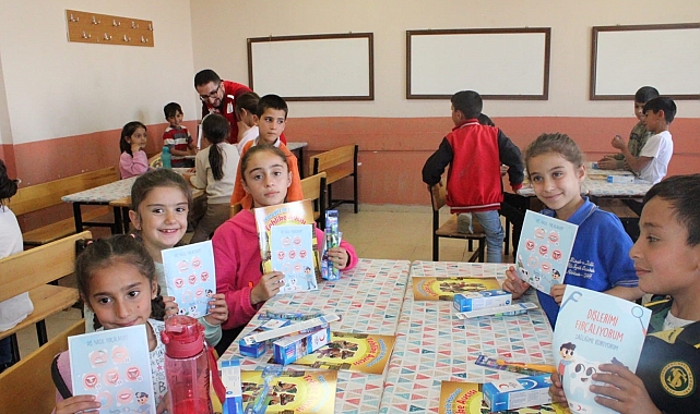 Türk Kızılay'ı Ağrı Şubesi, sağlıklı gülümseme için öğrencilerle buluştu