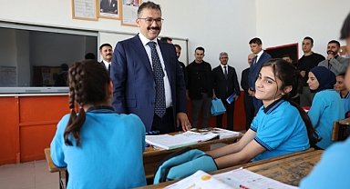 Vali Turan’dan okul ziyaretleri