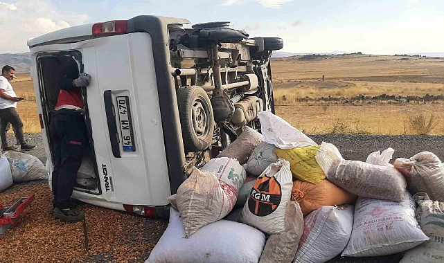 Van'da kontrolden çıkan minibüsün takla attı