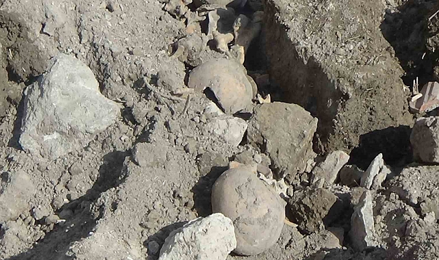 Yıkım çalışması yapılan alanda insan kafatası ve iskeletler ortaya çıktı