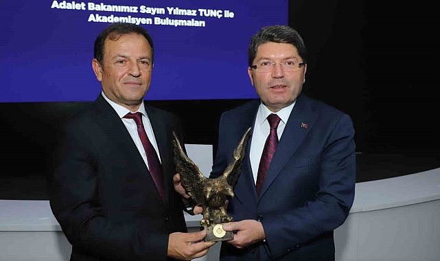 Yılmaz Tunç, Atatürk Üniversitesinde akademisyenlerle buluştu