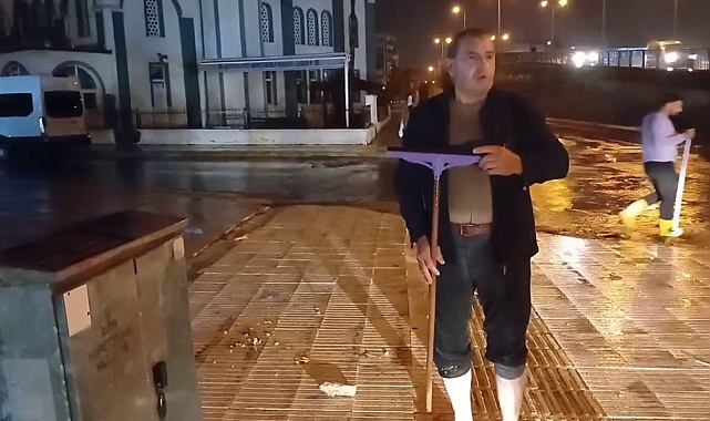 Yollar dereye döndü, ev ve iş yerlerini su bastı
